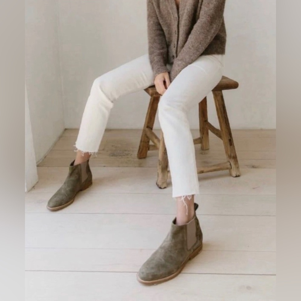 Jenni Kayne Olive Suede Chelsea Ankle Boots Size 40- Like New
